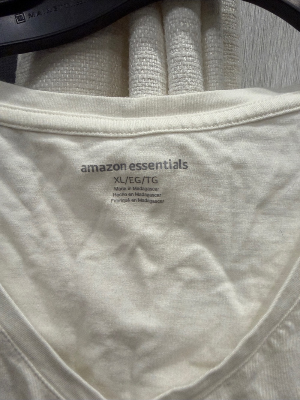 Amazon Essentials Women's Short Sleeve V-Neck Tee - White - Picture 2 of 2